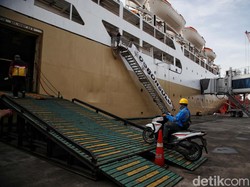 Arus Balik Lebaran, Ribuan Pemotor Pulang ke Jakarta Pakai Kapal