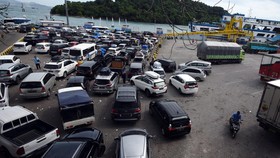 FOTO: Kepadatan di Pelabuhan Merak Jelang Puncak Mudik Lebaran