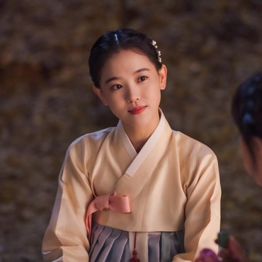 Angkat Kisah Cinta Terlarang di Istana, Drama 'Bloody Heart' Tayang di Disney+