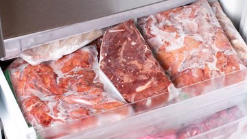 CARA LAIN MENYIMPAN DAGING DI FREEZER DAN BAGAIMANA MENCAIRKANNYA