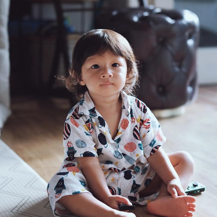 <p>Kita doakan, semoga Baby Mars tumbuh menjadi anak yang sehat dan selalu bahagia ya, Bunda. (Foto: Instagram @sabaidieter)<br /><br /></p>
