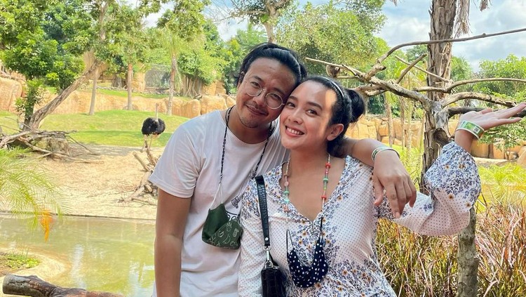 Dea Ananda dan suami