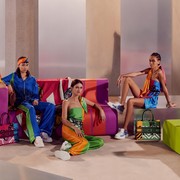 Dior Rilis Koleksi Busana Santai yang Penuh Warna! Harganya? Bisa Sampai Puluhan Juta