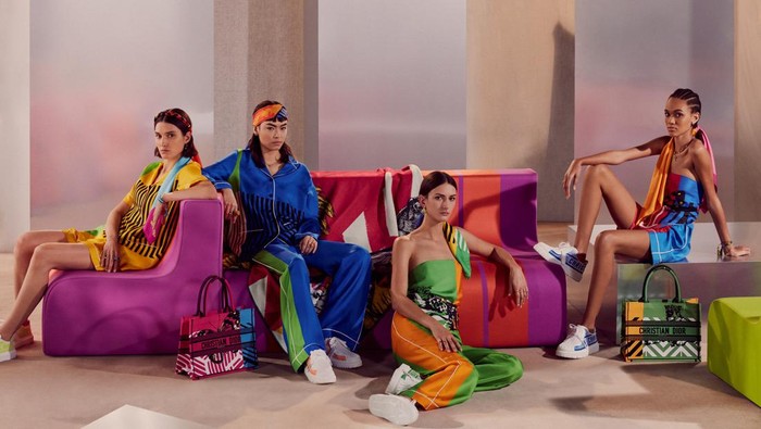 Dior Rilis Koleksi Busana Santai yang Penuh Warna! Harganya? Bisa Sampai Puluhan Juta Dior Rilis Koleksi Busana Santai yang Penuh Warna! Harganya? Bisa Sampai Puluhan Juta