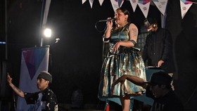 FOTO: Alwa, Rapper Perempuan Pertama Suku Aymara di Bolivia