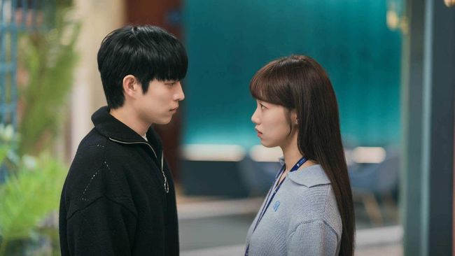 Sinopsis Shooting Stars mengisahkan percintaan dalam industri hiburan Korea Selatan. Shooting Stars dibintangi Lee Sung-kyung dan Kim Young-dae.