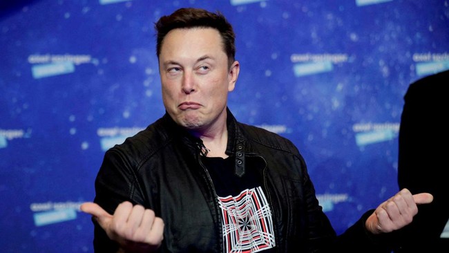 Elon Musk kembali mendapatkan status orang terkaya di dunia menurut angka Bloomberg Billionaires Index pada Kamis.