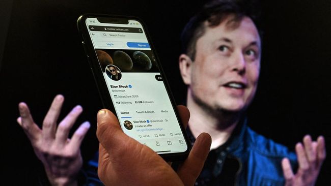 Miliarder Elon Musk mengancam membatalkan akusisi Twitter jika perusahaan tak menyerahkan data akun palsu. Namun, denda Rp14,6 triliun menantinya.