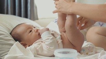ARTI WARNA FESES BAYI