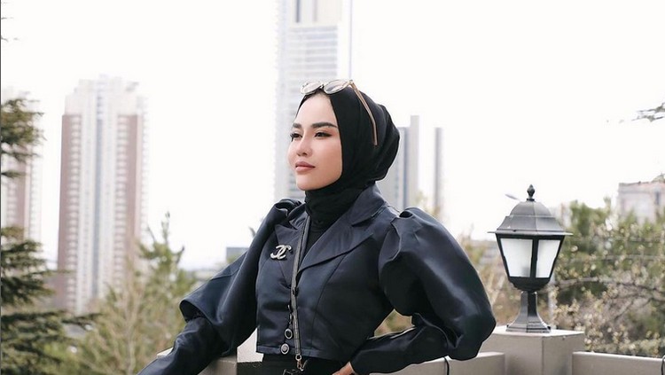 Gaya hijab Medina Zein.