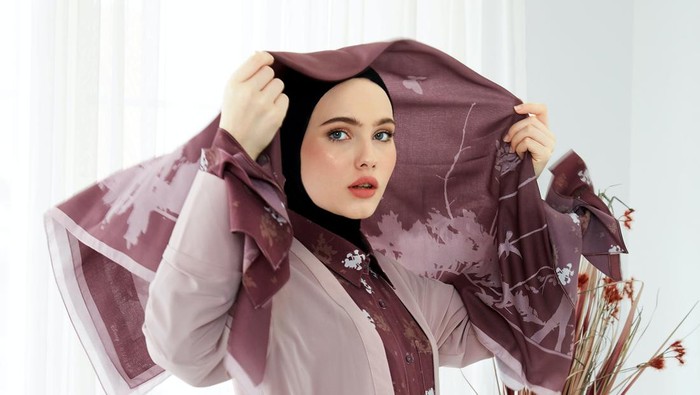 5 Kiat Perawatan Hijab Berbahan Sutra Agar Tetap Cantik dan Nggak Gampang Rusak