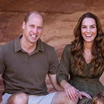 Lihat Tampilan Kompak Ibu-Anak, Kate Middleton dan Putri Charlotte dengan Busana Serba Biru