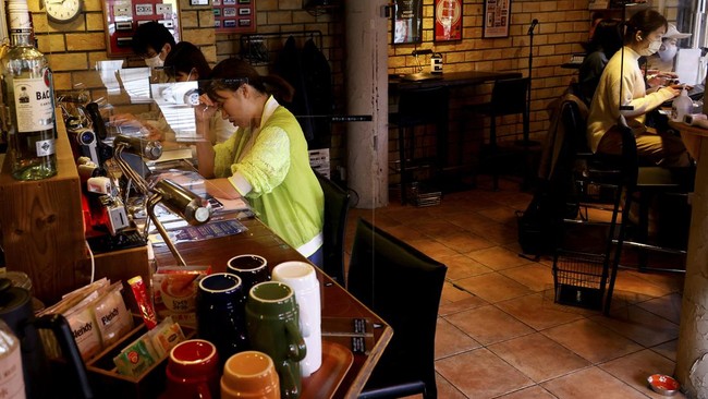 FOTO: Kafe Jepang 'Kurung' Penulis sampai Kelar Deadline