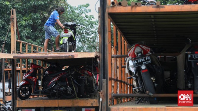 Masyarakat bisa mudik menggunakan transportasi umum, tapi tetap bisa jalan-jalan menggunakan motornya di kampung halaman