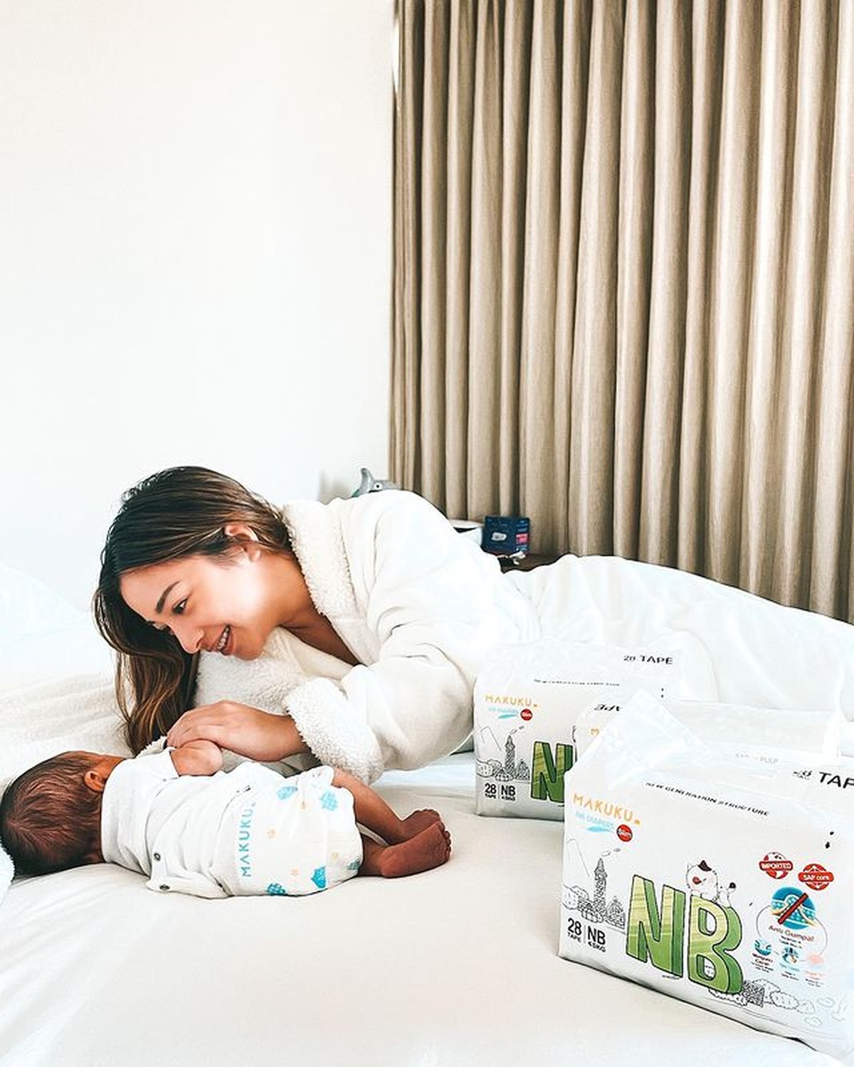 Momen Nikita Willy momong baby Izz