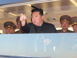 Kim Jong-un Kelabakan, Kasus COVID-19 di Korut Menyebar Seperti Api