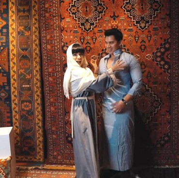 Busana Jadi Sorotan, Intip 8 Potret Prewedding Dinar Candy & Ridho Illahi