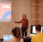 5 Cara Ampuh untuk Belajar dan Mempraktikkan Public Speaking, Coba yuk, Beauties!
