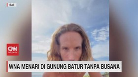VIDEO: WNA Menari Telanjang di Gunung, Komplotan Ibu-ibu Curi Emas