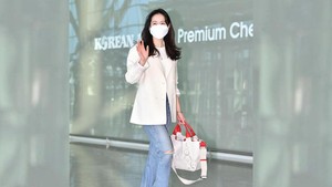 Berangkat Honeymoon dengan Gaya, Simak Detail Airport Fashion Son Ye Jin yang Simpel dan Stylish