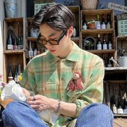 Gaya Stylish Suho EXO dengan Kemeja Flanel, Airport Fashion hingga Foto Album 'Grey Suit'