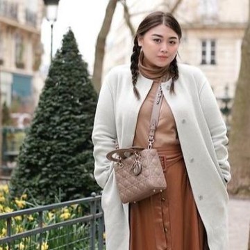 img-title Tampil Stylish bagi Tubuh Plus Size ala Clarissa Putri