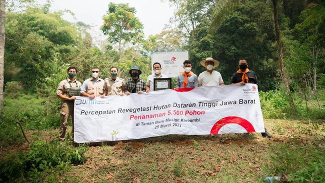 Telkom menyatakan komitmennya melakukan upaya pencegahan perubahan iklim melalui berbagai program pelestarian lingkungan.