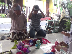 Berkah Ramadan, Komunitas Lumajang Merajut Cuan Pesanan Aksesori Muslim
