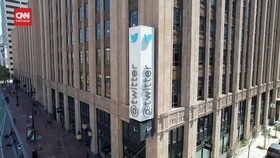 VIDEO: Elon Musk Beli Twitter Rp635 Triliun