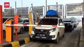 VIDEO: H-7 Lebaran, Antrian Gerbang Tol Cikampek Utama Mengular