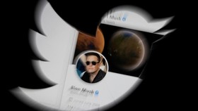 Kronologi 'Kegalauan' Elon Musk soal Akun Centang Biru Twitter