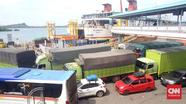 Para pemudik yang hendak kembali ke Pulau Jawa diminta menggunakan Pelabuhan Panjang agar tak terjadi antrean panjang di Pelabuhan Bakauheni.
