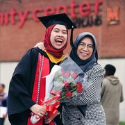 Kenalan dengan Ars-Vita Alamsyah, Insinyur Berhijab dari Indonesia yang Direkrut Space-X Milik Elon Musk!