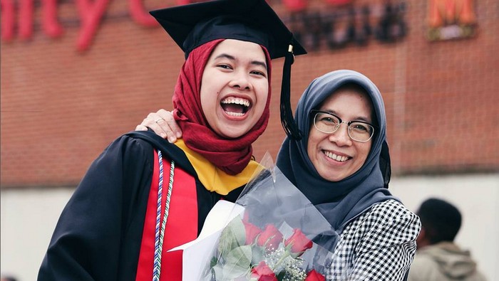 Kenalan dengan Ars-Vita Alamsyah, Insinyur Berhijab dari Indonesia yang Direkrut Space-X Milik Elon Musk!