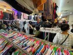 Perhatian! Ini Bahaya Pakai Baju Bekas Impor