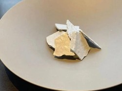 Dessert Bentuknya Mirip Lempengan Tembok Ini Malah Viral dan Disukai di Tokyo