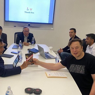 Elon Musk Beli Twitter, Aksinya Cicipi Permen Kopi Indonesia Ikut Viral