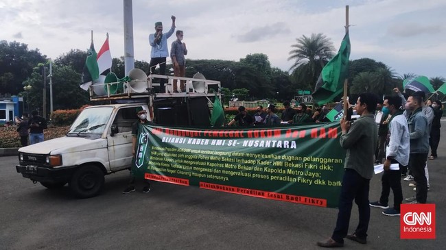 HMI meminta Presiden Jokowi turun tangan mengusut dugaan pelanggaran HAM oleh polisi hingga membuat kadernya dituduh melakukan begal.