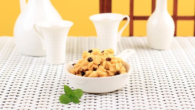Untuk menemani santap Lebaran nanti, chef Devina Hermawan berbagi resep kue semprit keju yang praktis dan sederhana. Berikut resepnya.