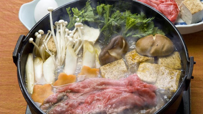Sukiyaki is one of the most famous Japanese dishes. Sukiyaki is the name, people will know most. Boil the beef and vegetables with sugar and soy sauce and eat it with eggs twisted.