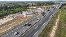 FOTO: Tol Bakauheni Lampung Mulai Dilintasi Pemudik