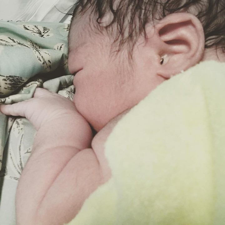 <p>Baru-baru ini, Lindswell Kwok kembali dikaruniai anak dari pernikahannya dengan Achmad Hulaefi. Ia melahirkan anak kedua bernama Achmad Miqdad pada 26 April 2022 lalu. (Foto: Instagram @lindswell_k)</p>