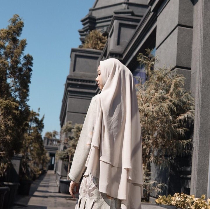 <p>Bunda masih ingat dengan Lindswell Kwok? Wanita asal Binjai ini pernah mengharumkan nama Indonesia dengan mencetak prestasi di cabang olahraga wushu. (Foto: Instagram @lindswell_k)</p>
