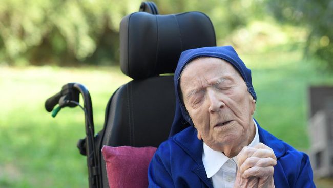 Setelah Kane Tanaka meninggal dunia beberapa waktu lalu di usia 119 tahun, orang tertua yang masih hidup kini ada di Prancis.Dia biarawati tertua di dunia.