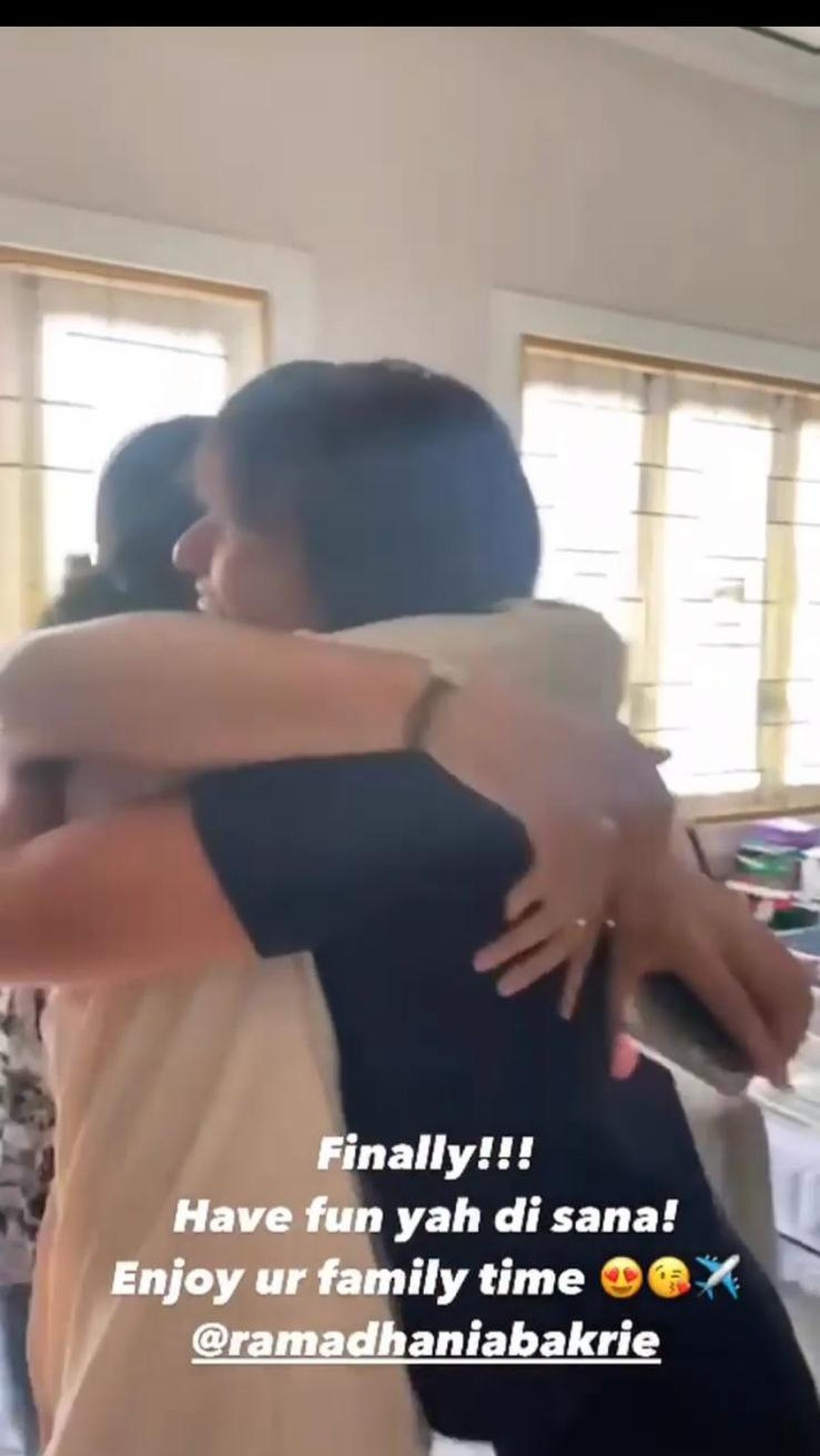 Penampilan Nia Ramadhani usai jalani rehabilitasi