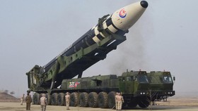 Hwasong-17 Penebar Horor dari Korut yang Dijuluki 'Rudal Monster'