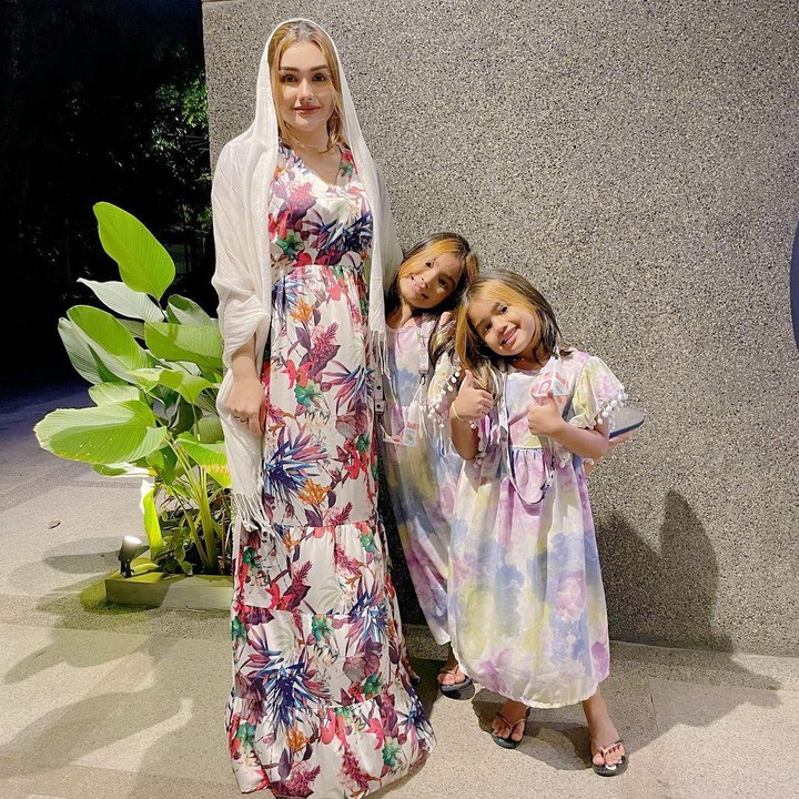 <p>Setelah bercerai dengan Tamara Bleszynski, Teuku Rafly kemudian menikah dengan Nurah Syahrifah, Bunda. Keduanya pun memiliki perbedaan usia hingga 18 tahun, Bunda. (Foto: Instagram: @nourahsheivirah)</p>
