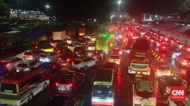 Kemenhub menambah kapal di Pelabuhan Merak jadi 34 unit per hari demi mencegah macet horor yang terjadi di pelabuhan itu awal pekan kemarin.