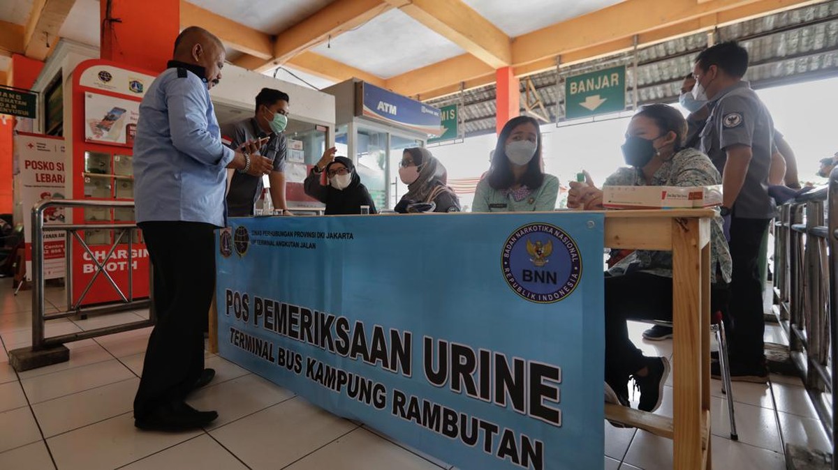 FOTO: Pengecekan Kesehatan Awak Bus demi Keselamatan Mudik