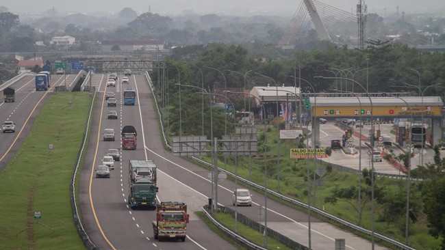 Dirlantas Polda Jatim, Kombes Latif Usman mengatakan peningkatan volume kendaraan yang memasuki Jatim jelang Lebaran Idulfitri 2022 ini mencapai 115 persen.